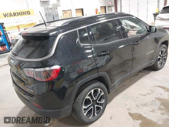 2022 Jeep Compass Limited z VIN 3C4NJDCB5NT223989, wystawiony jako IAAI lot #42482784 z przebiegiem 27 347 mil mil oraz . Historia ofert i sprzedaży dostępna na DreamBid. Obrazek 4.
