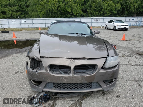 2006 BMW Z4 M z VIN 5UMBT93566LY52187, wystawiony jako Copart lot #54990615 z przebiegiem 88 810 mil mil oraz Szkody całkowita. Historia ofert i sprzedaży dostępna na DreamBid. Obrazek 5.