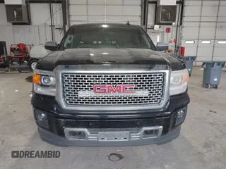 2015 GMC Sierra 1500 Denali z VIN 3GTU2WEJ8FG321045, wystawiony jako IAAI lot #41790541 z przebiegiem 239 945 mil mil oraz . Historia ofert i sprzedaży dostępna na DreamBid. Obrazek 12.