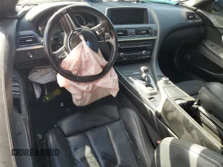 2012 BMW M6 z VIN WBSLZ9C52CC985511, wystawiony jako Copart lot #51372125 z przebiegiem Nie podano mil oraz Nie do naprawy • Non repairable. Historia ofert i sprzedaży dostępna na DreamBid. Obrazek 8.