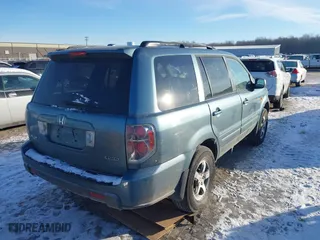 2008 Honda Pilot EX-L with VIN 5FNYF18528B024854, listed as a IAAI auction lot 41388454 with 116,955 mi miles. Bid and sale history available at carsss.com. Image 4.