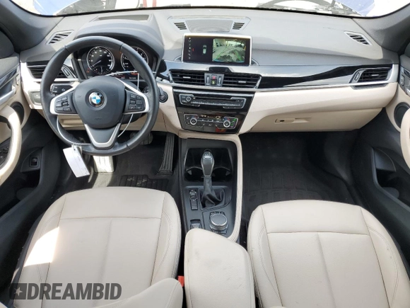 2019 BMW X1 sDrive28i z VIN WBXHU7C56K5N33695, wystawiony jako Copart lot #55492205 z przebiegiem 18 824 mil mil oraz Szkoda całkowita • Salvage title. Historia ofert i sprzedaży dostępna na DreamBid. Obrazek 8.