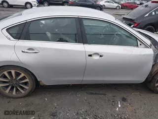 2018 Nissan Altima 2.5 SV with VIN 1N4AL3AP2JC217029, listed as a IAAI auction lot 41316847 with 200,176 mi miles. Bid and sale history available at carsss.com. Image 13.