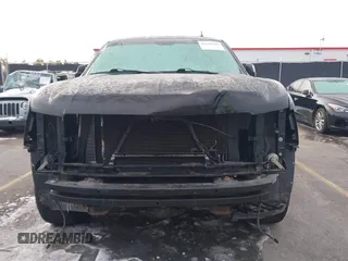 2008 Chevrolet Suburban LTZ z VIN 1GNFC16048J195872, wystawiony jako IAAI lot #41389825 z przebiegiem 207 421 mil mil oraz . Historia ofert i sprzedaży dostępna na DreamBid. Obrazek 6.