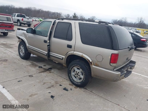 2000 Chevrolet Blazer LT with VIN 1GNDT13W3Y2367500, listed as a IAAI auction lot 41617129 with 205,794 mi miles. Bid and sale history available at carsss.com. Image 3.