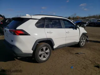2022 Toyota RAV4 XLE with VIN 2T3P1RFV2NC274355, listed as a Copart auction lot 43070195 with 43,054 mi miles and Salvage Title. Bid and sale history available at carsss.com. Image 3.