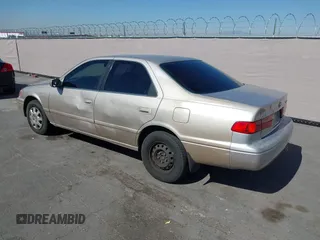 2000 Toyota Camry CE z VIN 4T1BG22K3YU732928, wystawiony jako IAAI lot #42326867 z przebiegiem 122 281 mil mil oraz . Historia ofert i sprzedaży dostępna na DreamBid. Obrazek 3.