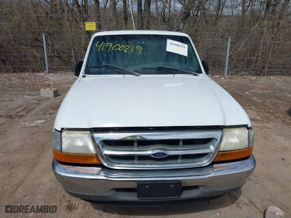 2000 Ford Ranger XL with VIN 1FTYR14V5YTA46132, listed as a IAAI auction lot 41900219 with 139,880 mi miles. Bid and sale history available at carsss.com. Image 12.