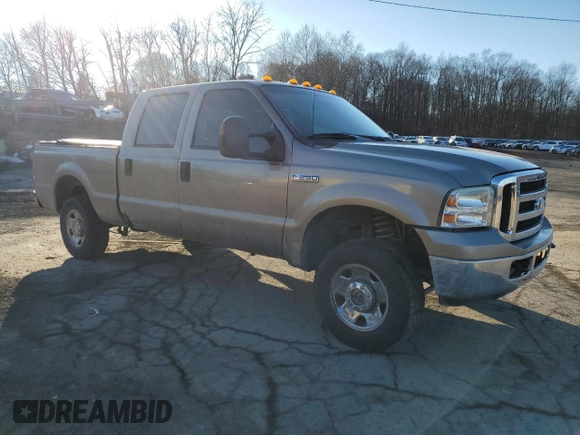 2006 Ford F-250 XL z VIN 1FTSW21566ED03468, wystawiony jako Copart lot #47641765 z przebiegiem 136 368 mil mil oraz Szkoda całkowita • Salvage title. Historia ofert i sprzedaży dostępna na DreamBid. Obrazek 4.