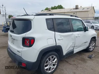 2015 Jeep Renegade Latitude with VIN ZACCJABT0FPB65587, listed as a IAAI auction lot 41913717 with 116,830 mi miles. Bid and sale history available at carsss.com. Image 4.