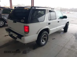 2004 Chevrolet Blazer LS z VIN 1GNDT13X64K129093, wystawiony jako IAAI lot #41860109 z przebiegiem 175 588 mil mil oraz . Historia ofert i sprzedaży dostępna na DreamBid. Obrazek 4.