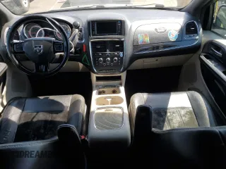 2018 Dodge Grand Caravan SXT z VIN 2C4RDGCG5JR159729, wystawiony jako Copart lot #52648025 z przebiegiem 141 960 mil mil oraz Szkoda całkowita • Salvage title. Historia ofert i sprzedaży dostępna na DreamBid. Obrazek 8.