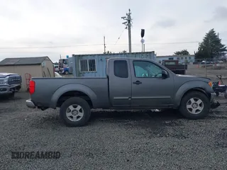 2007 Nissan Frontier SE z VIN 1N6AD06U97C442798, wystawiony jako IAAI lot #41548424 z przebiegiem 230 153 mil mil oraz . Historia ofert i sprzedaży dostępna na DreamBid. Obrazek 14.