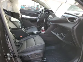 2021 Buick Encore GX Essence z VIN KL4MMGSL5MB159137, wystawiony jako Copart lot #84040454 z przebiegiem Nie podano mil oraz Nie do naprawy • Non repairable. Historia ofert i sprzedaży dostępna na DreamBid. Obrazek 7.