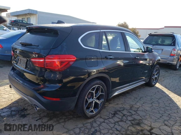 2018 BMW X1 xDrive28i with VIN WBXHT3C38J5K24660, listed as a Copart auction lot 44387043 with 59,786 mi miles. Bid and sale history available at carsss.com. Image 3.