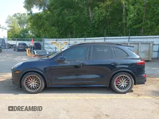 2016 Porsche Cayenne GTS с VIN WP1AD2A24GLA76719, выставлен на аукционе IAAI как лот 42487658 с пробегом 85 872 миль миль и . История ставок и продаж доступна на DreamBid. Изображение 14.