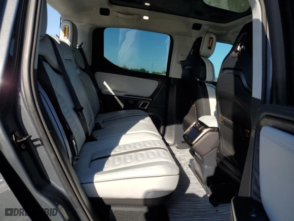2022 Rivian R1T Adventure Package with VIN 7FCTGAAA6NN013037, listed as a Copart auction lot 75548964 with 8,877 mi miles and Salvage Title. Bid and sale history available at carsss.com. Image 10.
