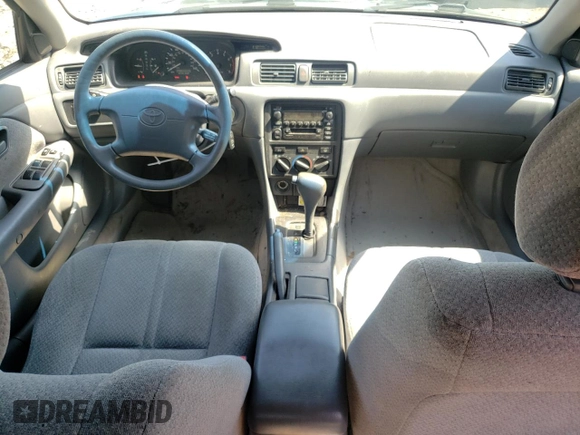 2001 Toyota Camry CE z VIN 4T1BG22KX1U788449, wystawiony jako Copart lot #48906494 z przebiegiem 105 062 mil mil oraz Szkoda całkowita • Salvage title. Historia ofert i sprzedaży dostępna na DreamBid. Obrazek 8.