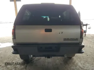 1998 Chevrolet Tahoe with VIN 3GNEC18R3WG122904, listed as a Copart auction lot 57752554 with 229,646 mi miles and Salvage title. Bid and sale history available at DreamBid. Image 6.