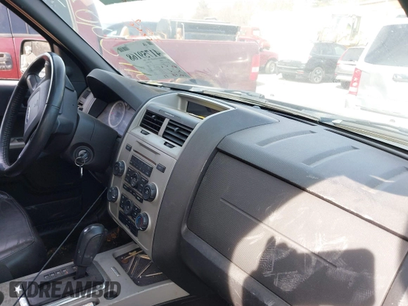 2010 Ford Escape XLT z VIN 1FMCU9D71AKC60423, wystawiony jako IAAI lot #41759168 z przebiegiem 143 734 mil mil oraz . Historia ofert i sprzedaży dostępna na DreamBid. Obrazek 5.