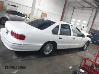 1996 Chevrolet Caprice 1SA Special Value z VIN 1G1BL52P3TR165928, wystawiony jako IAAI lot #41271004 z przebiegiem 130 794 mil mil oraz . Historia ofert i sprzedaży dostępna na DreamBid. Obrazek 13.