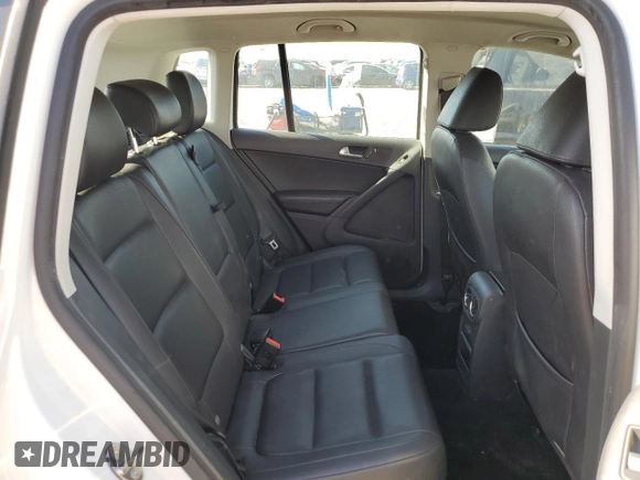 2017 Volkswagen Tiguan S z VIN WVGAV7AX6HK016340, wystawiony jako Copart lot #52073245 z przebiegiem 175 069 mil mil oraz Tytuł czysty. Historia ofert i sprzedaży dostępna na DreamBid. Obrazek 11.