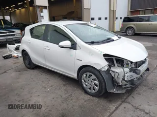 2015 Toyota Prius One z VIN JTDKDTB37F1101819, wystawiony jako IAAI lot #41573205 z przebiegiem 117 358 mil mil oraz . Historia ofert i sprzedaży dostępna na DreamBid. Obrazek 1.