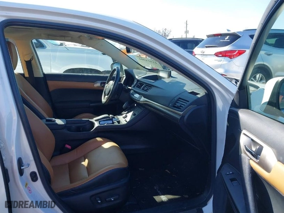 2014 Lexus CT 200h Hybrid with VIN JTHKD5BHXE2195743, listed as a IAAI auction lot 41514301 with 136,631 mi miles. Bid and sale history available at carsss.com. Image 5.