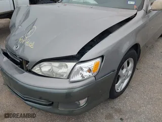 2001 Lexus ES 300 with VIN JT8BF28G210304595, listed as a IAAI auction lot 41885816 with 266,853 mi miles. Bid and sale history available at carsss.com. Image 12.