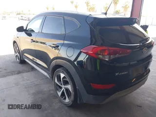 2017 Hyundai Tucson Limited z VIN KM8J3CA2XHU534555, wystawiony jako IAAI lot #42359868 z przebiegiem 136 180 mil mil oraz . Historia ofert i sprzedaży dostępna na DreamBid. Obrazek 3.
