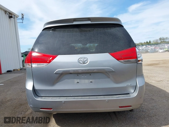 2012 Toyota Sienna XLE AAS z VIN 5TDYK3DC2CS233687, wystawiony jako IAAI lot #42148156 z przebiegiem 147 499 mil mil oraz . Historia ofert i sprzedaży dostępna na DreamBid. Obrazek 16.