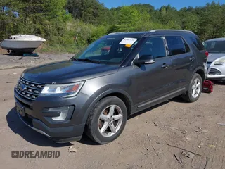 2017 Ford Explorer XLT z VIN 1FM5K8D85HGC79264, wystawiony jako IAAI lot #42007539 z przebiegiem 221 897 mil mil oraz . Historia ofert i sprzedaży dostępna na DreamBid. Obrazek 2.
