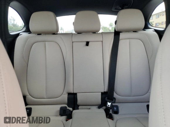 2021 BMW X1 xDrive28i z VIN WBXJG9C08M5T59270, wystawiony jako Copart lot #53894475 z przebiegiem 36 824 mil mil oraz Nie do naprawy • Non repairable. Historia ofert i sprzedaży dostępna na DreamBid. Obrazek 10.