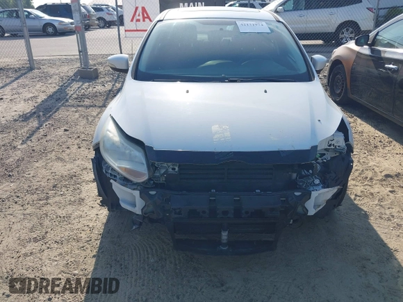 2014 Ford Focus SE with VIN 1FADP3K28EL386918, listed as a IAAI auction lot 42171974 with 118,098 mi miles. Bid and sale history available at carsss.com. Image 15.
