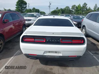 2018 Dodge Challenger SXT Plus z VIN 2C3CDZAG8JH116517, wystawiony jako IAAI lot #42305977 z przebiegiem 204 791 mil mil oraz . Historia ofert i sprzedaży dostępna na DreamBid. Obrazek 16.
