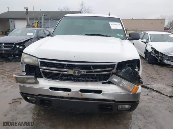 2006 Chevrolet Silverado 1500 LT2 with VIN 2GCEK19B161147287, listed as a IAAI auction lot 41508773 with 202,155 mi miles. Bid and sale history available at carsss.com. Image 12.