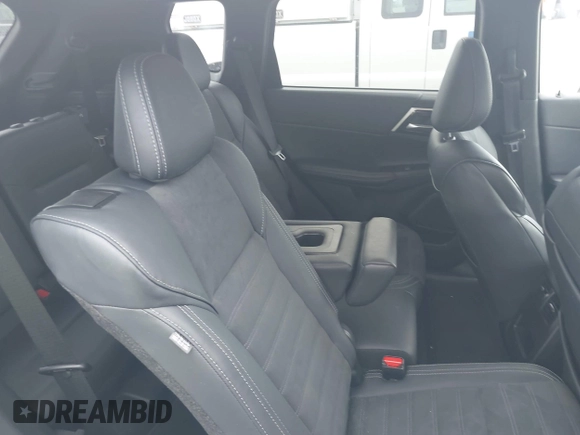 2024 Mitsubishi Outlander SE z VIN JA4J3VA81RZ049952, wystawiony jako IAAI lot #42448676 z przebiegiem 33 337 mil mil oraz . Historia ofert i sprzedaży dostępna na DreamBid. Obrazek 8.