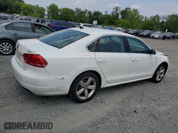 2015 Volkswagen Passat SE z VIN 1VWBV7A39FC010655, wystawiony jako Copart lot #59457165 z przebiegiem 270 971 mil mil oraz Szkoda całkowita • Salvage title. Historia ofert i sprzedaży dostępna na DreamBid. Obrazek 3.