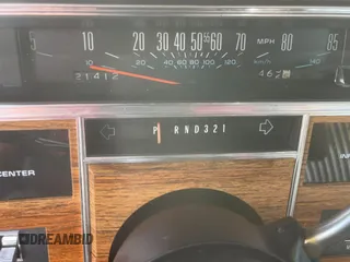 1982 Cadillac Seville z VIN 1G6AS6989CE694210, wystawiony jako Copart lot #74978254 z przebiegiem 21 412 mil mil oraz Tytuł czysty. Historia ofert i sprzedaży dostępna na DreamBid. Obrazek 8.