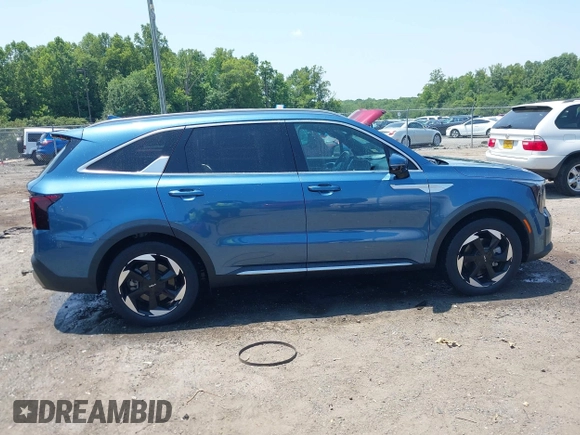 2025 Kia Sorento SX Prestige with VIN KNDRKDJG9S5296517, listed as a IAAI auction lot 42683892 with 17,116 mi miles and . Bid and sale history available at DreamBid. Image 13.