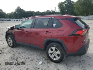 2021 Toyota RAV4 XLE z VIN 2T3W1RFV2MW176273, wystawiony jako Copart lot #62702095 z przebiegiem 37 934 mil mil oraz Szkoda całkowita • Salvage title. Historia ofert i sprzedaży dostępna na DreamBid. Obrazek 2.