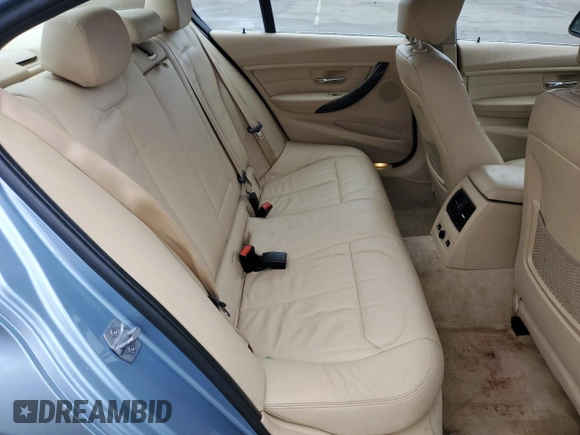 2014 BMW 3 Series 328i xDrive z VIN WBA3B5C58EP542888, wystawiony jako Copart lot #59136015 z przebiegiem 77 954 mil mil oraz Szkoda całkowita • Salvage title. Historia ofert i sprzedaży dostępna na DreamBid. Obrazek 10.