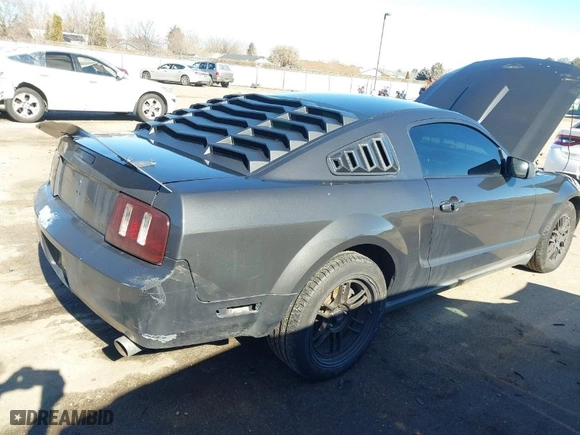 2008 Ford Mustang Deluxe with VIN 1ZVHT80NX85175386, listed as a IAAI auction lot 41601400 with 216228 miles. Bid and sale history available at carsss.com. Image 4.