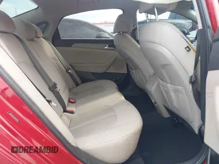 2017 Hyundai Sonata 2.4L z VIN 5NPE24AFXHH512079, wystawiony jako IAAI lot #42216212 z przebiegiem 122 398 mil mil oraz . Historia ofert i sprzedaży dostępna na DreamBid. Obrazek 8.