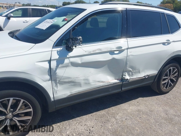 2018 Volkswagen Tiguan SEL with VIN 3VV3B7AX8JM192926, listed as a IAAI auction lot 42034229 with 16,656 mi miles and . Bid and sale history available at DreamBid. Image 6.