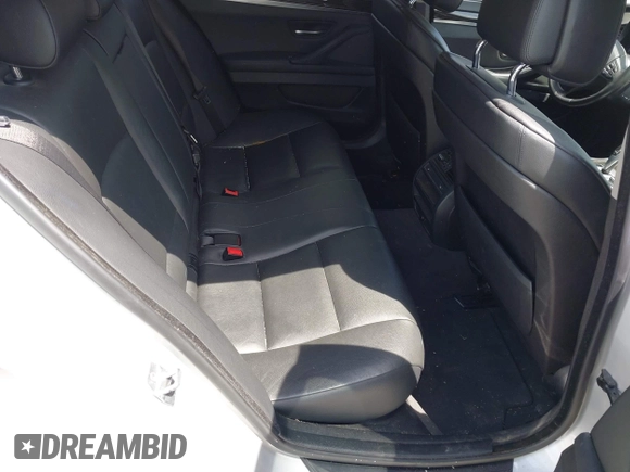 2013 BMW 5 Series 528i xDrive z VIN WBAXH5C50DD109923, wystawiony jako IAAI lot #42328644 z przebiegiem 129 764 mil mil oraz . Historia ofert i sprzedaży dostępna na DreamBid. Obrazek 8.