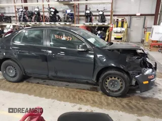 2009 Volkswagen Jetta S с VIN 3VWJM71K99M124177, выставлен на аукционе IAAI как лот 42324057 с пробегом 180 516 миль миль и . История ставок и продаж доступна на DreamBid. Изображение 13.