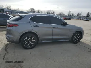2020 Alfa Romeo Stelvio Ti z VIN ZASPAKBN4L7C91444, wystawiony jako Copart lot #43635865 z przebiegiem 83 848 mil mil oraz Szkoda całkowita • Salvage title. Historia ofert i sprzedaży dostępna na DreamBid. Obrazek 3.
