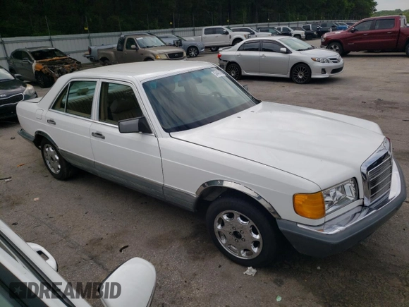 1985 Mercedes-Benz 380 z VIN WDBCA32C8FA127549, wystawiony jako Copart lot #54406985 z przebiegiem 167 688 mil mil oraz Szkoda całkowita • Salvage title. Historia ofert i sprzedaży dostępna na DreamBid. Obrazek 4.