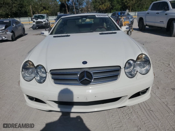 2008 Mercedes-Benz SL-Class V8 with VIN WDBSK71F68F136350, listed as a Copart auction lot 83970304 with 82,717 mi miles and Clean Title. Bid and sale history available at carsss.com. Image 5.